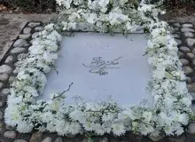 سنگ مزار استاد محمدرضا شجریان نصب شد/ تصویر