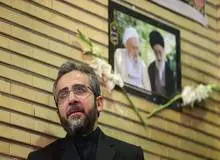 حسین شریعتمداری: اینکه آقای باقری کنی خانم‌ها را مستقیم نگاه نمی‌کند نشانه نجابت ایشان است/ چرا اصلاح طلبان از پاکدامنی باقری کنی اینقدر عصبانی هستند؟