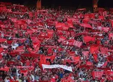 بدحال شدن تعدادی از هواداران در ورزشگاه یادگار امام تبریز در پی شکست سنگین تراکتور