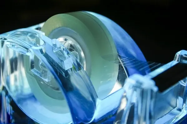 دانشمندان علت «جیغ کشیدن» چسب نواری هنگام جدا شدن را کشف کردند