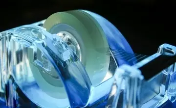 دانشمندان علت «جیغ کشیدن» چسب نواری هنگام جدا شدن را کشف کردند