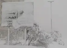 میانگین بارش برف ۹۰ سانتیمتر؛ وسعت بارش ۱۴ هزار کیلومتر مربع / ۲۰۰ روستا همچنان در محاصره برف / آب آشامیدنی ۲ هزار مشترک همچنان قطع است؛ مردم با آب کردن برف روزگار می‌گذرانند / قطعی برق ۷۴ هزار مشترک / برخی کالا‌های ضروری به ۳ برابر قیمت فروخته می‌شود