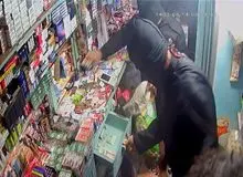 سرقت از دکه با سلاح سرد و وینچستر در شهر چهاردانگه تهران!+فیلم 