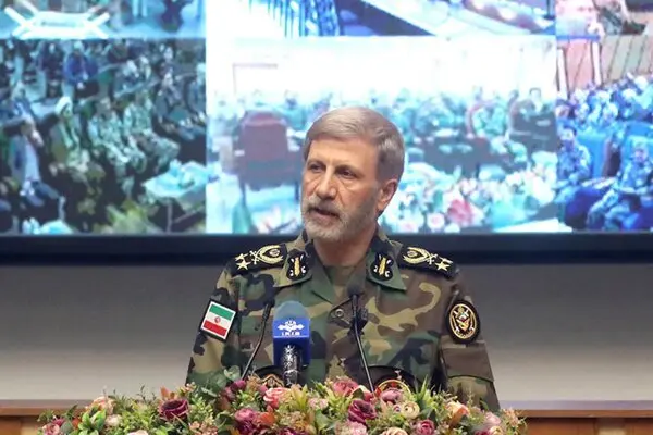 فرمانده کل ارتش: برای پاسخ قاطعانه به هرگونه شرارتی آماده‌ایم/ امیدواریم دشمن اشتباه جدیدی نکند