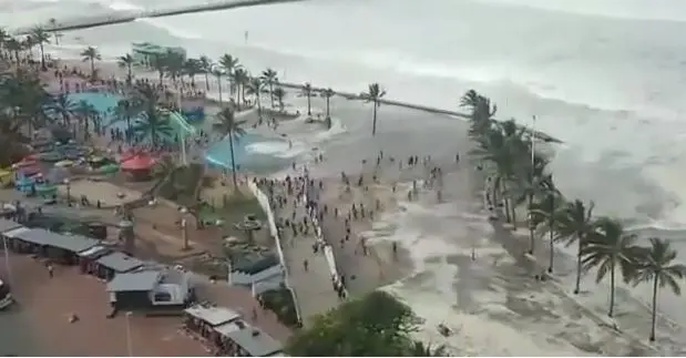 لحظه هولناک وقوع سونامی در ترکیه+فیلم 