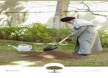 آیت‌الله خامنه‌ای به مناسبت روز درختکاری یک اصله نهال کاشتند 