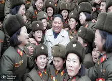 چرا طرز لباس پوشیدن رهبر کره شمالی تغییر کرده است؟ +عکس