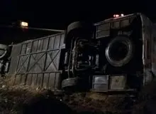 یک کشته در حادثه واژگونی اتوبوس در محور ایرانشهر-بم
