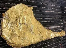 فیلم | استیک گوشت با روکش طلا در رستورانی در پاسداران تهران