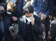 غم انگیزترین «مرغ سحر» را همایون بر مزار پدر خواند/ فیلــــم
