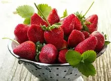 تاثیر توت فرنگی بر  درمان بیماری ها 