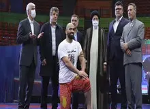 آقای رئیسی بازوبند کدام «پهلوانی» را بست؟