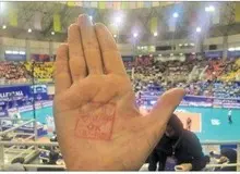 گزارشی عجیب از شرط ورود بانوان به ورزشگاه والیبال: داشتن مهر "اوکی" در کف دست!