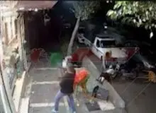 درگیری میان باند اوباش و زورگیران شرق تهران/  زورگیران قداره کش پیرزن را کتک زدند+فیلم 