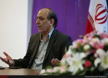 کارکرد حسن روحانی به‌عنوان اصولگرای معتدل بهتر از یک فرد اصلاح‌طلب است/ اصلاح طلبان باید از روحانی حمایت کنند او را نباید به اصول گرایان ببازیم 