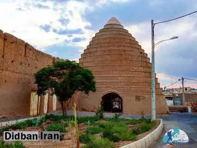 ترک خوردن بناهای تاریخی زواره در زلزله بامداد امروز
