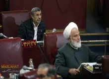  محمود احمدی نژاد در جلسه مجمع تشخیص با کاپشنی متفاوت حضور پیدا کرد
