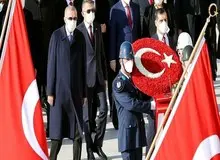 تشدید گمانه‌زنی‌ها درباره وخامت حال رئیس جمهور ترکیه؛ عدم تعادل در راه رفتن اردوغان +FILM