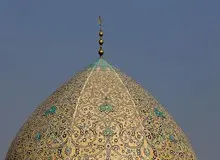 اعتراض استادکاران میراث فرهنگی به تخریب مسجد شیخ لطف‌الله/ کاشی ها ترک می خورد و مسجد در حال فرو ریختن است/ مسجد را خفه کرده اند!