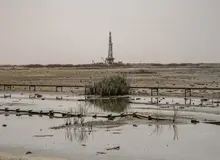 هورالعظیم در چنبره ۵ میدان نفتی/ خشکاندن هور به نفع چینی‌ها/ حفاری چاه‌های  میدان نفتی یاران آغاز شد/ رئیس اداره حفاظت از تالاب‌های اداره‌کل محیط‌زیست خوزستان: حفر چاه در بستر تالاب به‌زودی دو برابر می‌شود