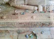 چرا مردم در مقبره ناصرالدین شاه پول می‌ریزند؟ +عکس