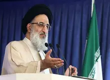 امام جمعه کرج: لیبرال دموکراسی تمام شده؛ انقلاب اسلامی جای هویت از بین رفته غرب را پر می کند
