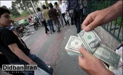 گفت و گو  با دلار فروشان میدان فردوسی / صرافی ها، دولتی هایی که دلار پتروشیمی دارند و بانکی ها قیمت دلار را افزایش می دهند / افزایش قیمت ارز از طریق فضای مجازی اعلام می شود 
