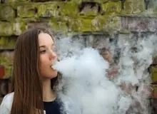 کشیدن ویپ توسط زنان باردار می‌تواند جمجمه جنین را تغییر دهد