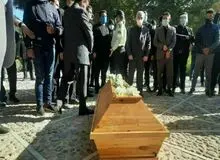 فیلم/ حضور مردم در توس برای تشییع و خاک‌سپاری محمدرضا شجریان
