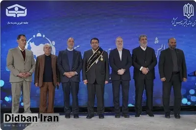 نشان افتخار و حمایل «حامی مدرسه‌سازی ایران» به مدیرعامل بانک ملی اهدا شد/ ساخت ۱۳۵ مدرسه در مناطق محروم کشور