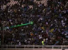 یکی برای تشویق استقلال آمد، یکی برای لیزر انداختن روی صورت ژاوی!