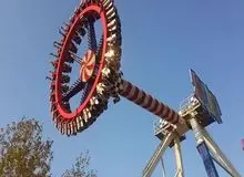 مصدومیت ۹ نفر به دلیل سقوط از تاب زنجیری در اصفهان / شهربازی پلمب شد