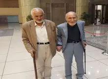 نقد عباس عبدی به دیدار فعالان سیاسی با روحانی/ سرای سالمندان سیاست