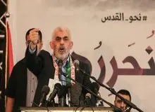 هاآرتص: اسرائیل در حال بررسی گزینه تبعید السنوار و رهبران حماس به کشوری عربی است