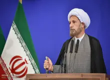 امام جمعه شیراز: مدیران اقتصادی دولت ،ناکار آمد و بی‌عرضه‌اند