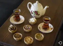 نوشیدن چای و قهوه در کافه چقدر برایتان آب می‌خورد؟