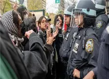 لحظه بازداشت دانشجوی فلسطینی دانشگاه کلمبیا +فیلم