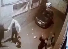 فیلمی از حمله سه زور گیر به دو زن با قمه و خفت‌گیری و ضرب و شتم آنان 