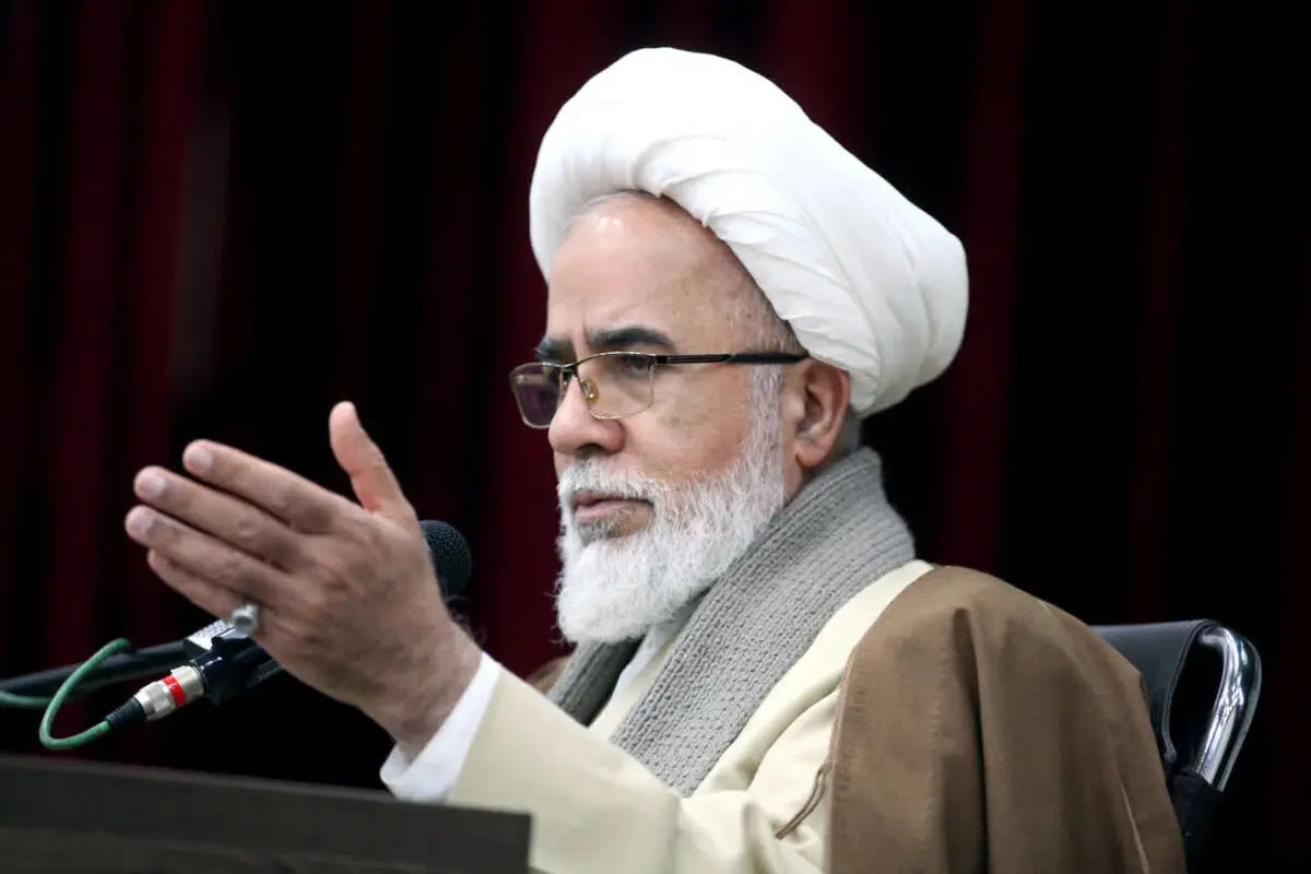 امام جمعه کرمانشاه: نقش برخی عوامل داخلی که معیشت مردم را تحت فشار قرار داده‌اند، روشن است/ دشمن در فضای مجازی به دنبال سست کردن اعتقادات جوانان است