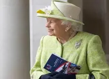 حضور ملکه انگلیس بدون ماسک در یک مراسم عمومی+عکس