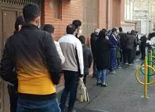  صف دیدار با احمدی‌نژاد مقابل خانه‌اش در نارمک در شرایط کرونایی+عکس