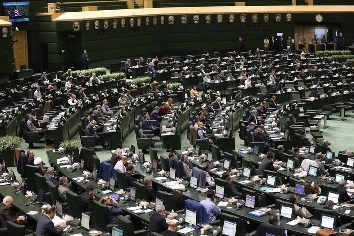 بیانیه 150 نماینده مجلس در حمایت از مادورو ؛ با ملت مستقل و دولت ضد استکباری ونزوئلا اعلام همبستگی می کنیم + متن