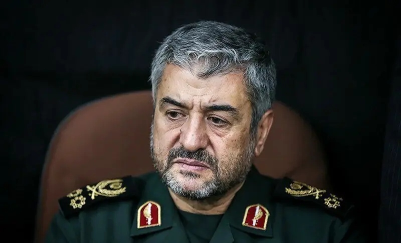 فرمانده قرارگاه بقیه‌الله: ماموریت حلقه‌های میانی هدایت، تمرکز و مدیریت حضور مردم در موضوعات مختلف است