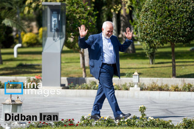 روزنامه اصولگرا: حذف ظریف، حامیان دولت پزشکیان را از دولت جدا می کند/ بحران محبوبیت در کمین رئیس جمهور
