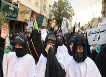 تجمع و راهپیمایی زنان کفن پوش قم در حمایت از حجاب+تصاویر