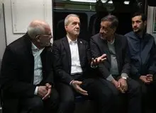 پزشکیان بعد از سوار شدن در مترو: توسعه حمل‌ونقل عمومی، اولویت جدی دولت است