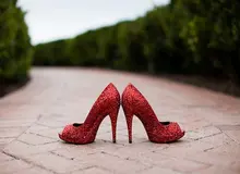 ماجرای آگهی «کفش‌های جلوباز» در دیوار چه بود؟
