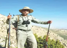 محیط بان دنا: برای هزینه درمان درخواست کمک کردم ؛ گفتن بودجه نداریم / فرمانده یگان حفاظت محیط‌زیست : هر هزینه‌ای که بپردازد در قالب دیه به او پرداخت می‌شود / مدیرکل محیط‌زیست کهگیلویه و بویراحمد: باید زخم خوب شود تا دیه بدهیم 