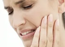 آشنایی با علایم حساسیت دندانی/ درد تیز و کوتاه دندان از این بیماری خبر می دهد