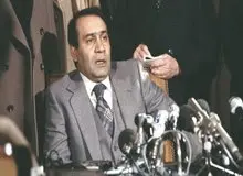 صادق قطب‌زاده: به زودی انشاءالله شاه را به ایران بر می گردانیم/ من حکم‌های انفصال از خدمت کارکنان تلویزیون را صادر کردم و حقوق آن‌ها را هم قطع کردم